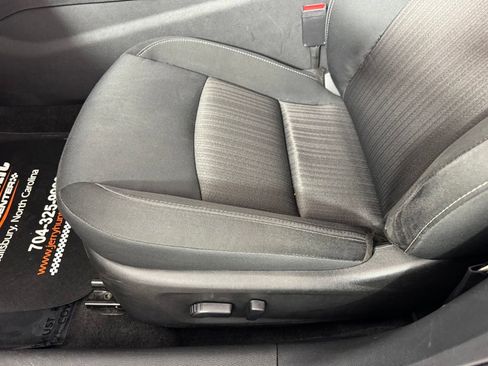 Used 2025 Nissan Altima 2.5 SV FWD image 14