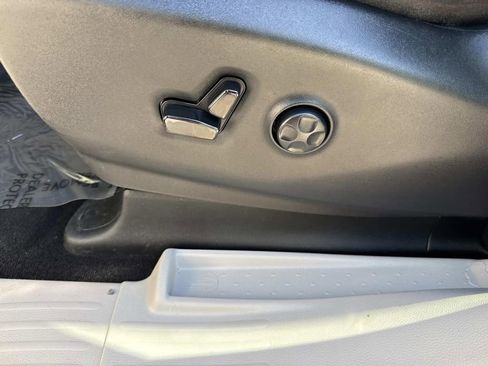 Used 2023 Chrysler Pacifica Touring-L FWD image 28