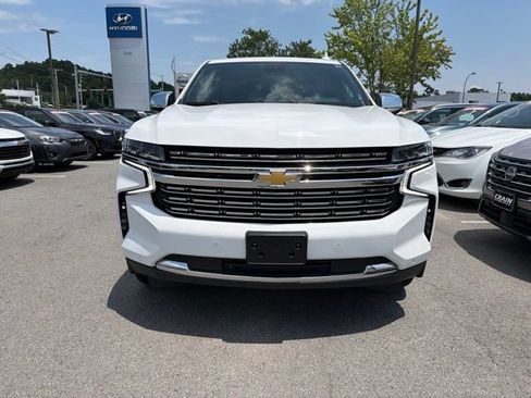 Used 2023 Chevrolet Suburban Premier AWD/4WD image 3