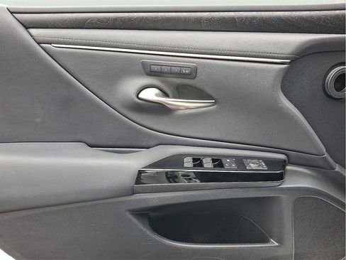 Certified 2022 Lexus ES 350 w/ Premium Package image 13