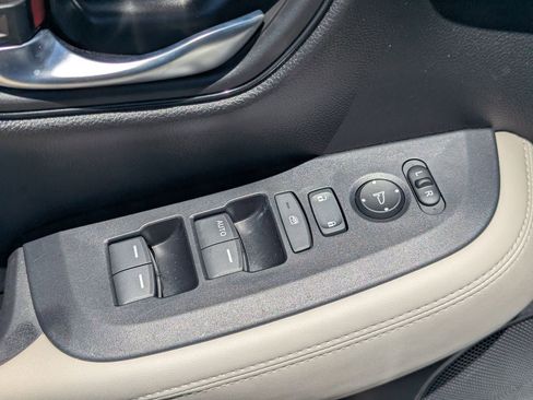 Used 2025 Honda HR-V LX image 19