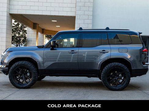 Used 2025 Lexus GX 550 w/ Accessory Package (2T) image 6