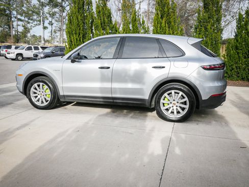 Used 2022 Porsche Cayenne E-Hybrid image 7