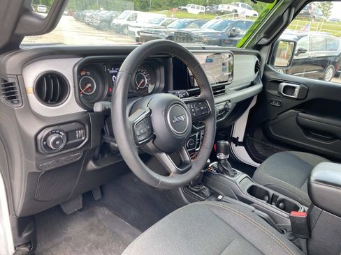 Used 2025 Jeep Wrangler Unlimited Sport AWD/4WD image 25