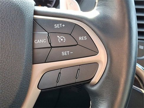 Used 2017 Jeep Grand Cherokee Overland image 24