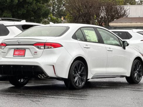 New 2026 Toyota Corolla SE image 3