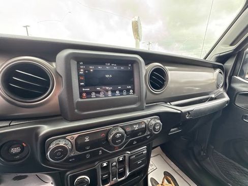 Used 2021 Jeep Gladiator Sport AWD/4WD image 15