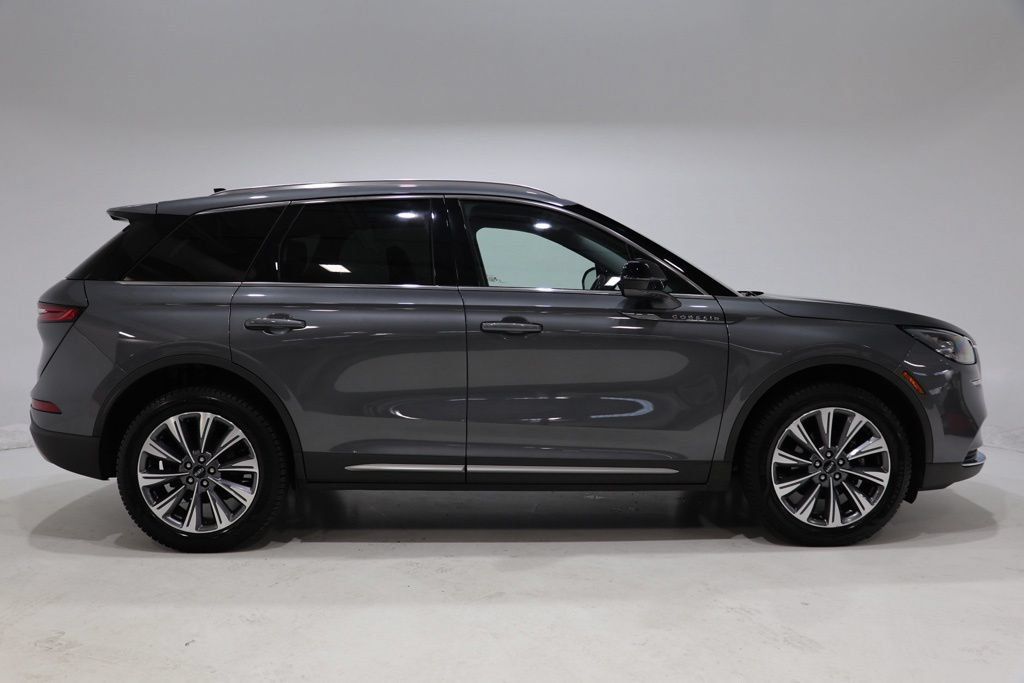 Used 2022 Lincoln Corsair Reserve AWD/4WD image 9