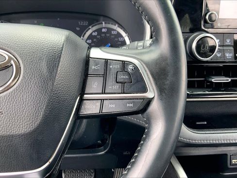 Used 2021 Toyota Highlander XLE image 24