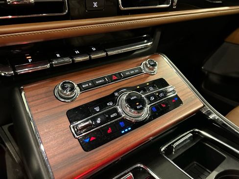 Certified 2023 Lincoln Aviator Reserve w/ Elements Package Plus AWD/4WD image 17