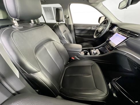 Used 2023 Jeep Grand Cherokee Limited w/ Black Appearance Package image 27