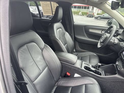 Used 2023 Volvo XC40 B5 Core w/ Convenience Package AWD/4WD image 29