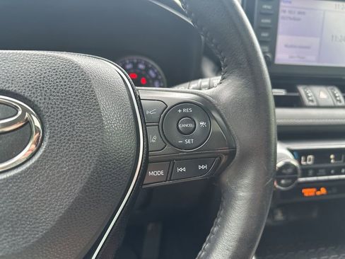 Used 2019 Toyota RAV4 XLE Premium AWD/4WD image 24
