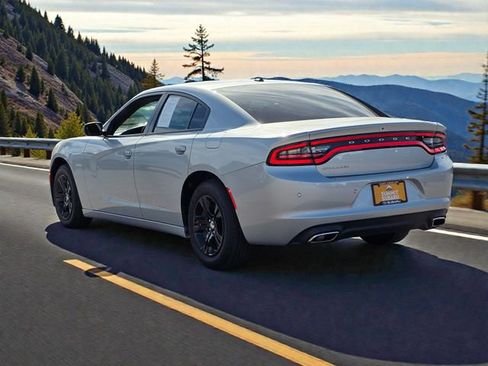 Used 2022 Dodge Charger SXT image 5