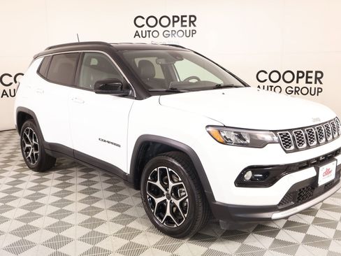 Used 2025 Jeep Compass Limited image 1