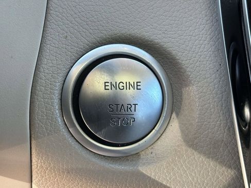 Used 2019 Mercedes-Benz GLC 300 4MATIC w/ Premium Package image 27