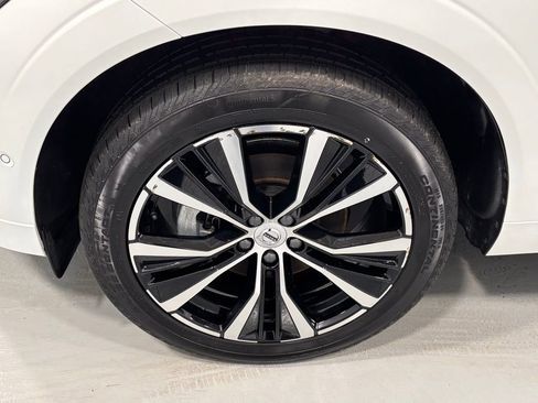 Certified 2025 Volvo XC60 B5 Plus image 29