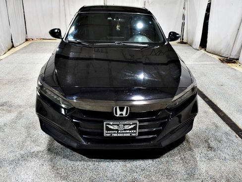Used 2018 Honda Accord Sport image 2