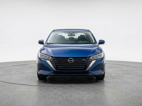 Used 2025 Nissan Sentra SV image 2