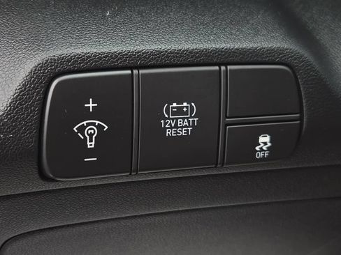 Used 2025 Hyundai Elantra SEL FWD image 26