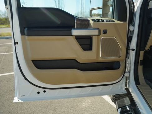 Used 2019 Ford F250 Lariat w/ Chrome Package image 14