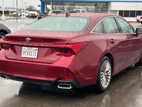 Used 2019 Toyota Avalon Limited w/ Advanced Safety Package image 2