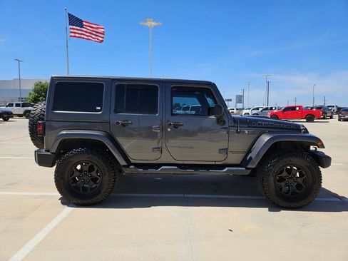 Used 2017 Jeep Wrangler Unlimited Sahara image 2