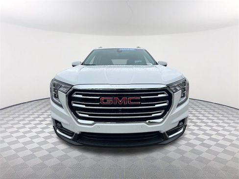 Certified 2023 GMC Terrain SLT w/ Infotainment Package II image 2