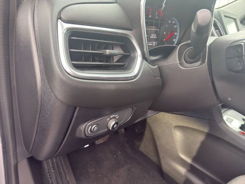 Used 2018 Chevrolet Equinox LT image 26