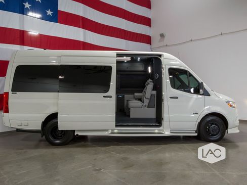 Used 2022 Mercedes-Benz Sprinter 3500 image 26