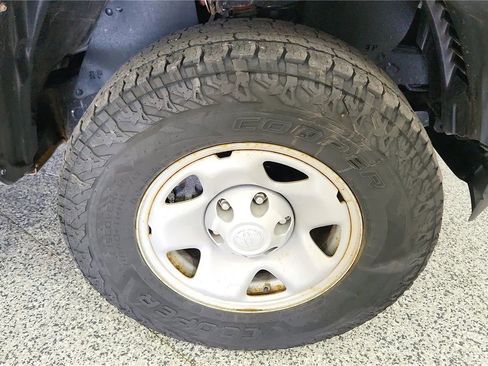 Used 2023 Toyota Tacoma SR AWD/4WD image 13