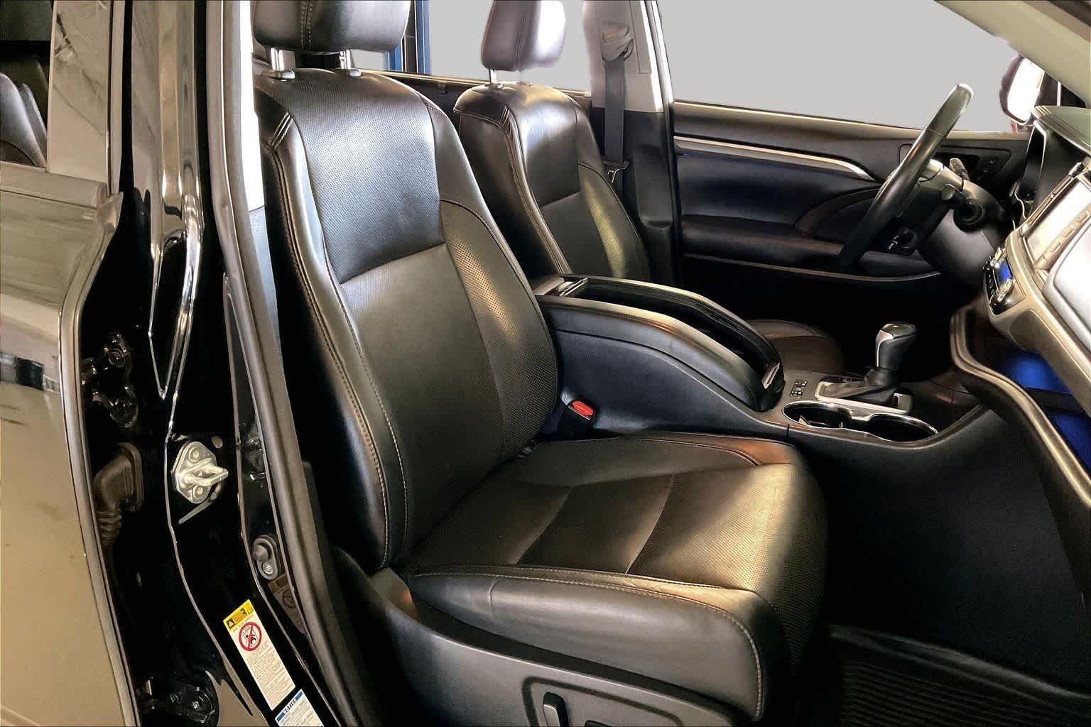 Used 2017 Toyota Highlander Limited AWD/4WD image 8