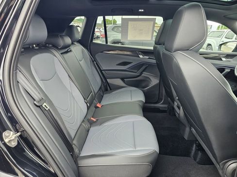 Certified 2025 Volkswagen Tiguan SE R-Line AWD/4WD image 13