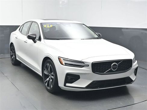 Used 2024 Volvo S60 B5 Core image 2