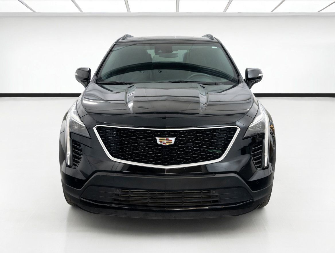 Used 2022 Cadillac XT4 Sport w/ Safety Alert Package FWD image 2