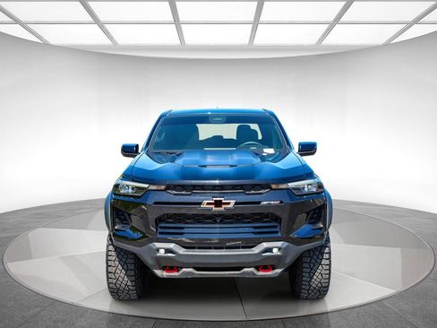 Used 2025 Chevrolet Colorado ZR2 w/ Technology Package AWD/4WD image 6