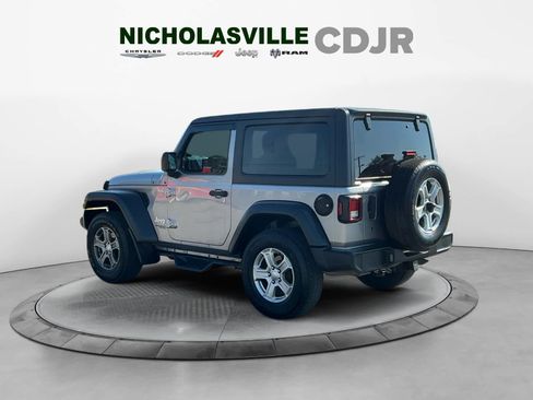 Used 2019 Jeep Wrangler Sport AWD/4WD image 3