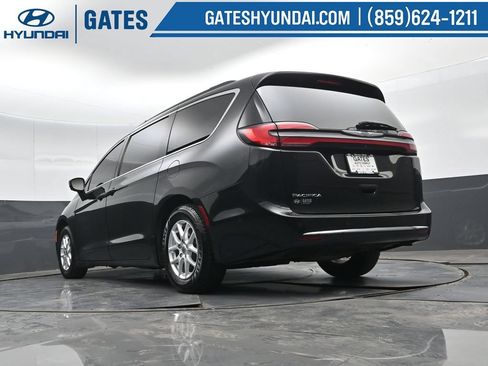 Used 2022 Chrysler Pacifica Touring-L w/ Uconnect Theater Family Group FWD image 49