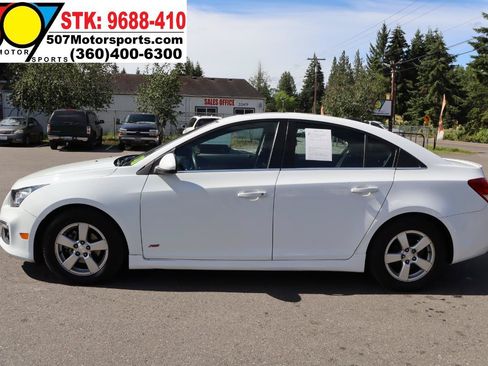 Used 2016 Chevrolet Cruze LT w/ Sun And Sound Package FWD image 3