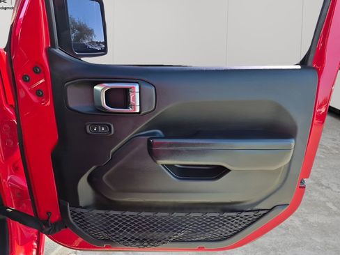 Used 2021 Jeep Gladiator Willys image 13