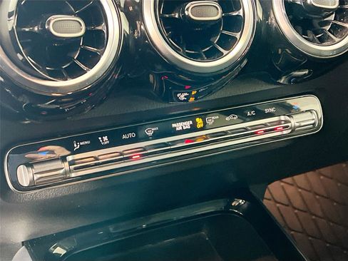 Used 2021 Mercedes-Benz GLB 250 4MATIC image 15