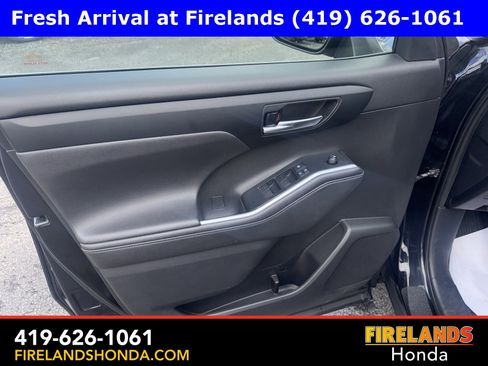 Used 2020 Toyota Highlander XLE image 10