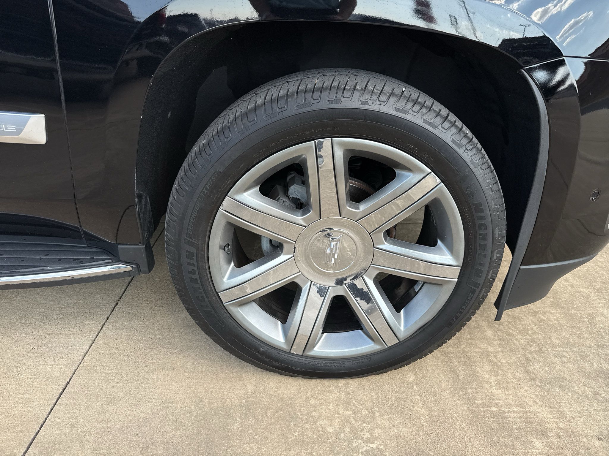 Used 2018 Cadillac Escalade Luxury AWD/4WD image 10