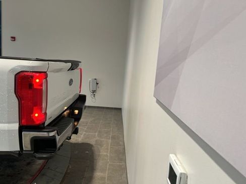 Used 2023 Ford F350 XL w/ FX4 Off-Road Package AWD/4WD image 5