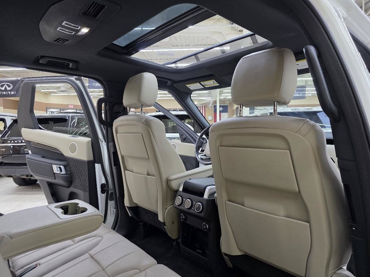 Used 2019 Land Rover Discovery SE AWD/4WD image 25