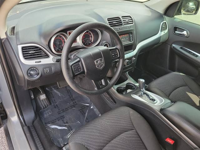 Used 2019 Dodge Journey SE FWD image 2
