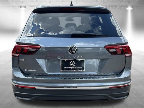 Certified 2023 Volkswagen Tiguan SE w/ Panoramic Sunroof Package FWD image 5