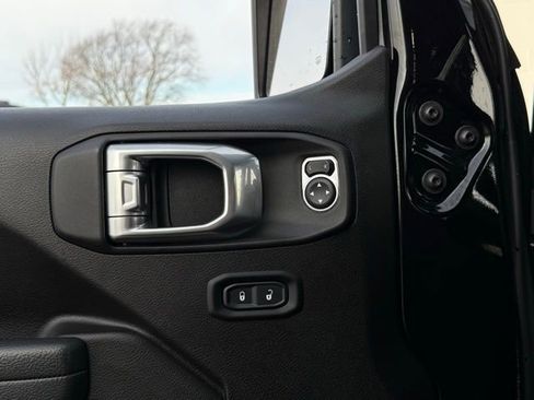 Used 2023 Jeep Gladiator Rubicon w/ Cold Weather Group image 37