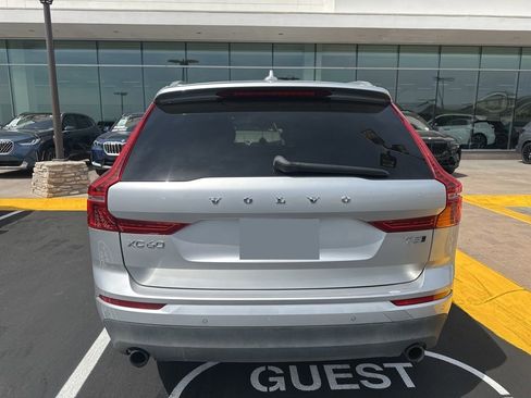 Used 2018 Volvo XC60 T5 Momentum w/ Vision Package image 5