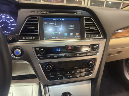 Used 2015 Hyundai Sonata Limited w/ Option Group 05 image 18